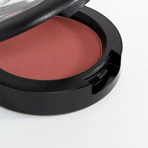 MAC Powder Blush in Burnt Pepper - Dirty tangerine (matte) - Picture 3 of 5